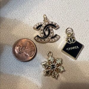 Elegant Gold and Black Brooch Set